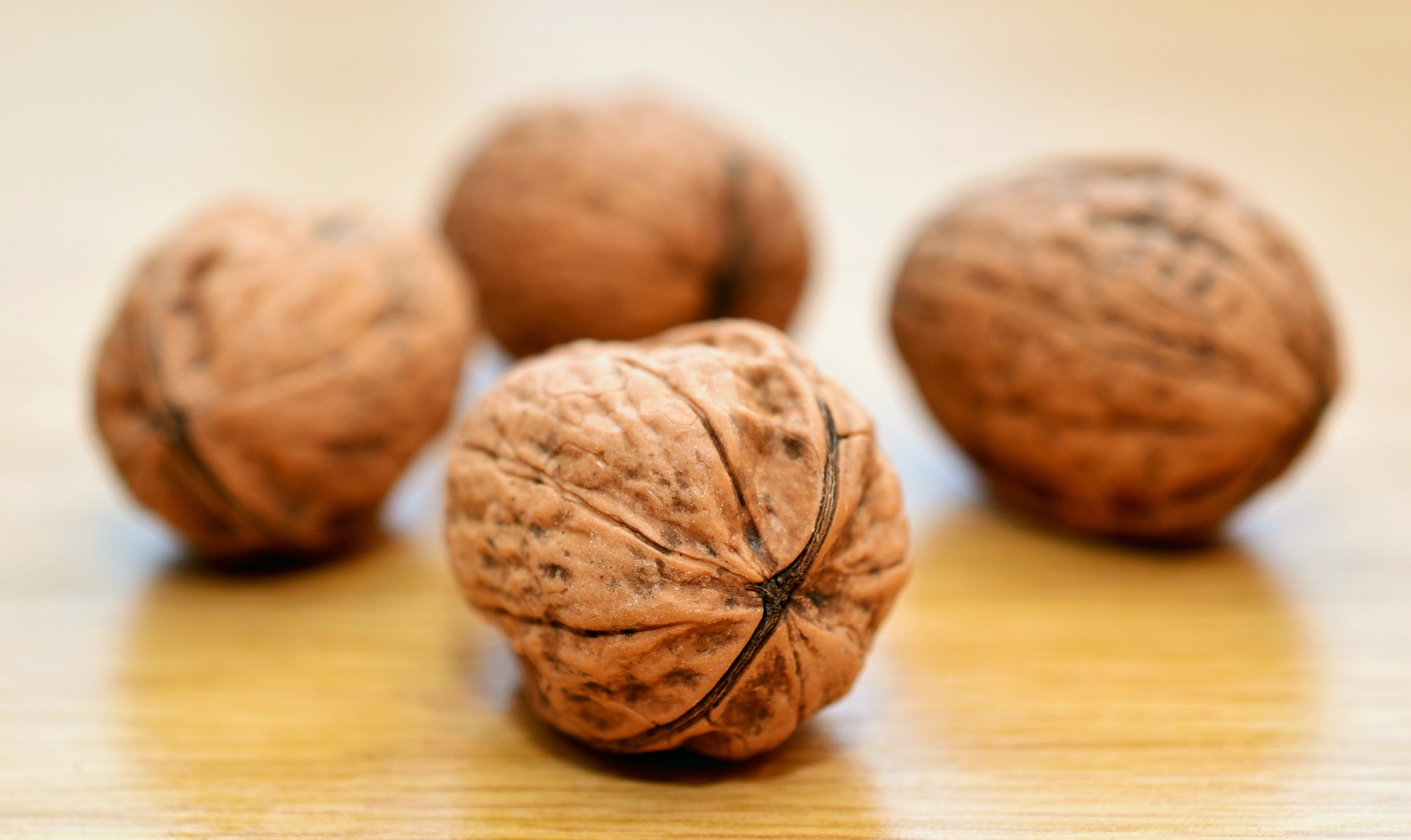 walnuts-552975-1920.jpg
