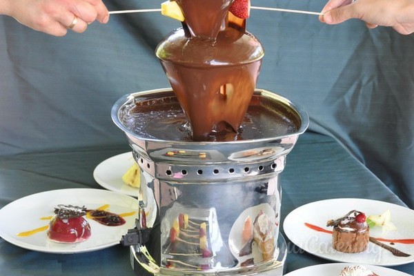 Un toque delicioso en una fiesta: las fuentes de chocolate