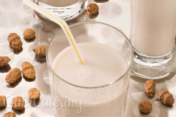 Refréscate con un vaso de horchata de chufa casera este verano