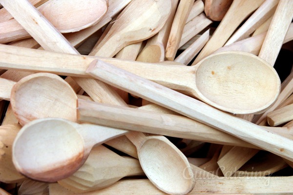 El color de los cubiertos condiciona el sabor de la comida