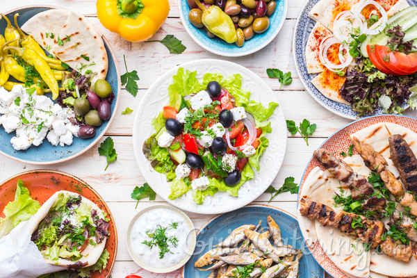 ¿Qué no puedes dejar de probar si solicitas un catering de comida griega?