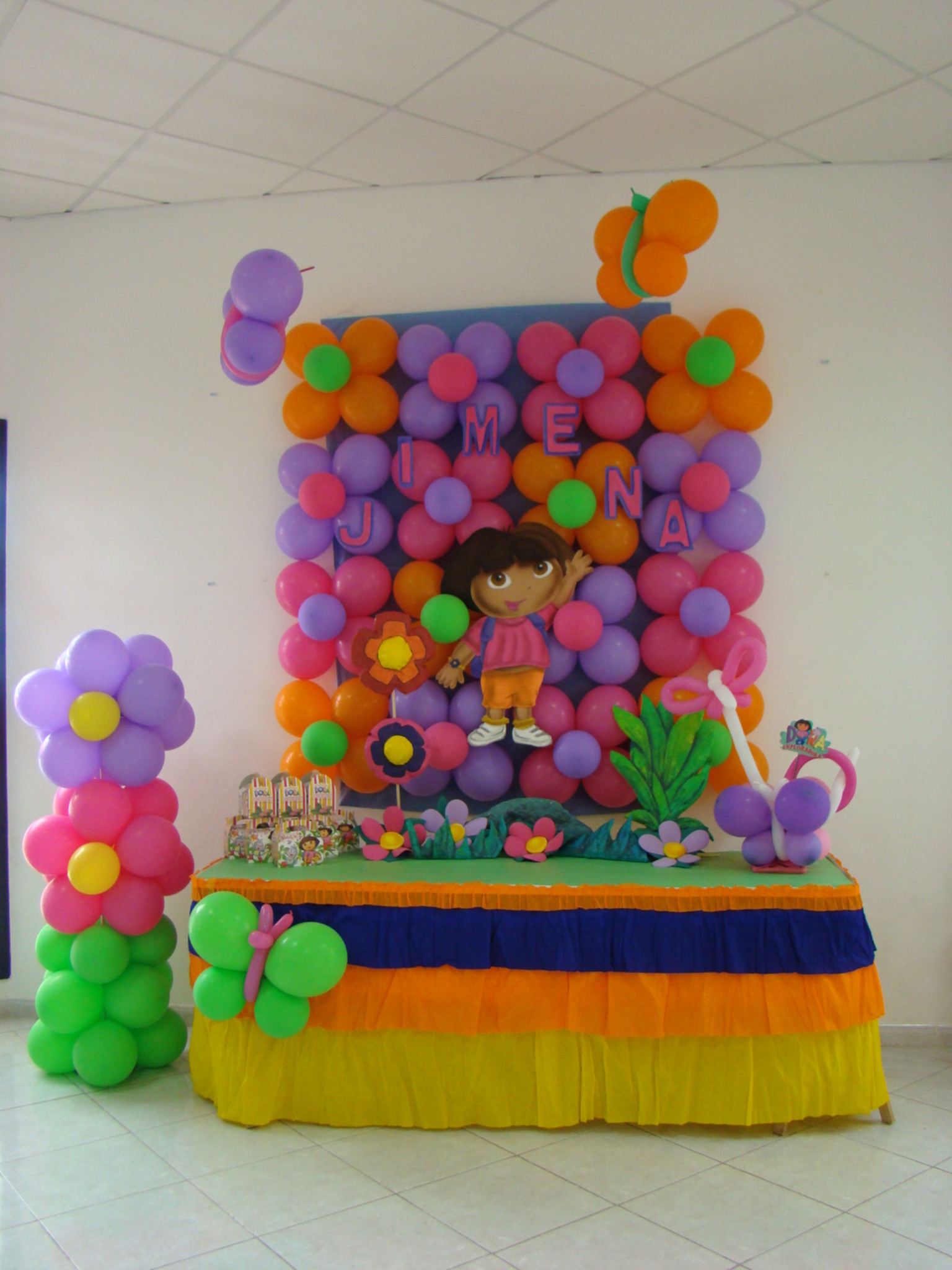 Preparativos para la fiesta de cumpleaños infantil