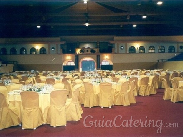 Banquete de boda en pista interior