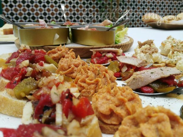 Detalle de mesa salada para convención de empresa