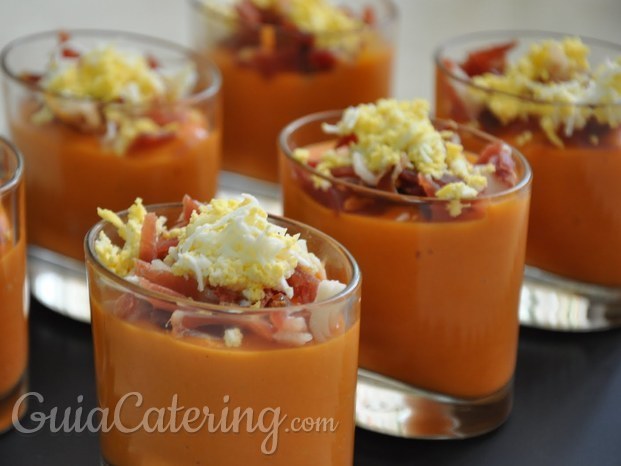 Chupito de salmorejo Catering La Farola.jpg