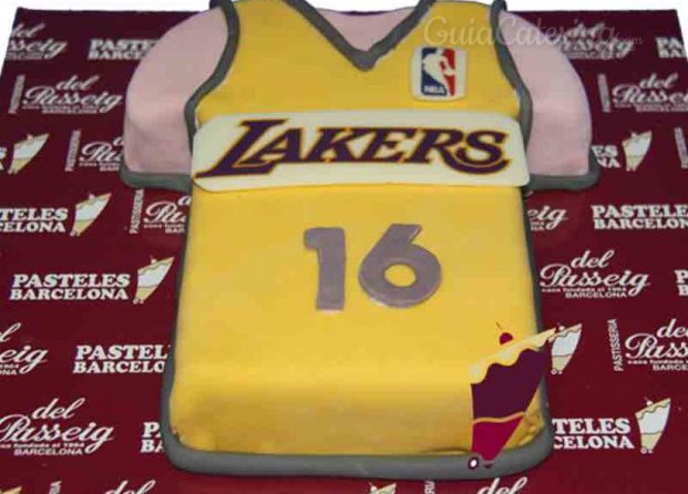 Un aficionado a los Lakers recibió esta tarta por su cumpleaños