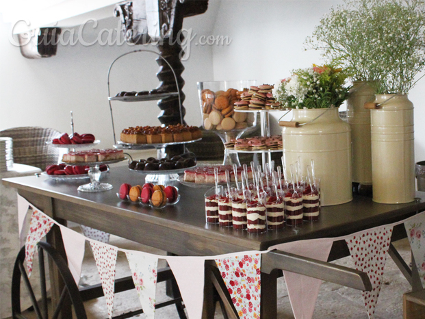 Mesa de dulces con carrito