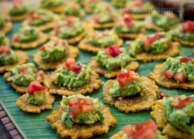 Patacones con guacamole y hogao