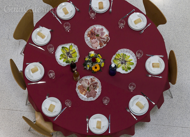 Detalle mesas banquete