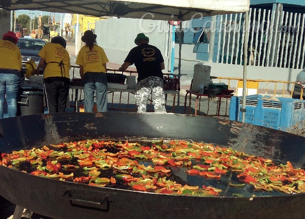 Paellas gigantes y parrilladas a leña