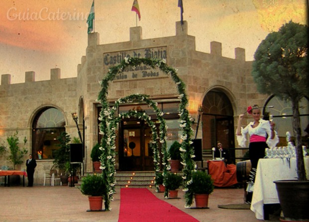 Patio y entrada en Castillo De Biatia