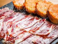 Tostitas de jamón con tomate