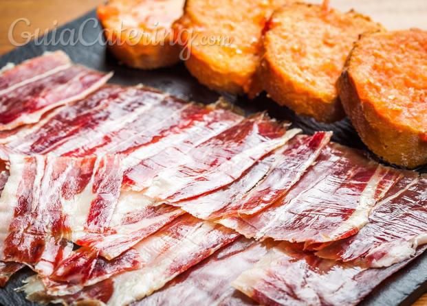 Tostitas de jamón con tomate