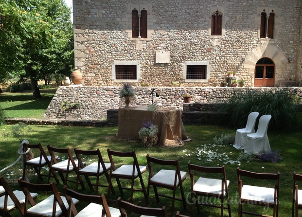 Boda civil exterior. Montajes personalizados totalmente. Decoración floral.