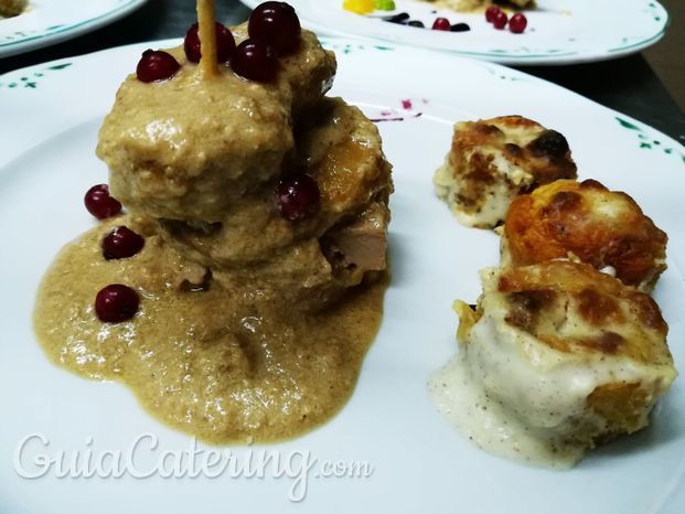 Solomillo relleno de foie y frutos rojos.