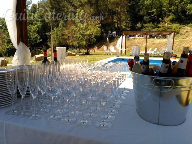 Aperitivo en la piscina