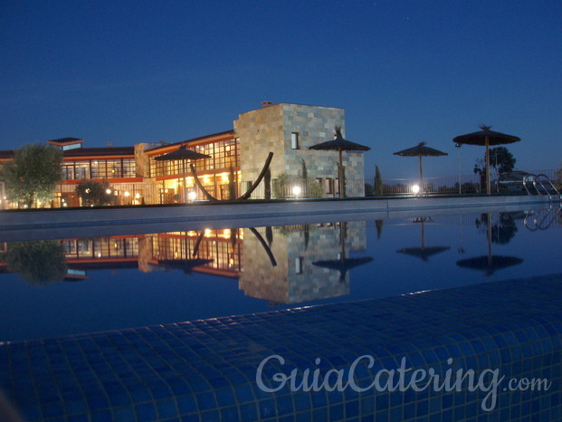 Vista desde piscina noche.JPG