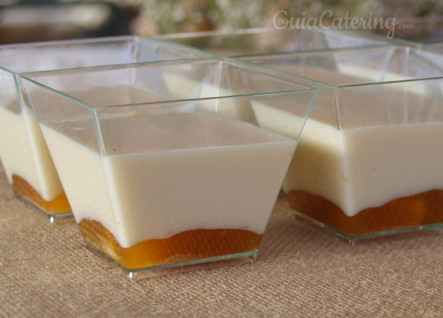 Vasitos de crema de mango y queso