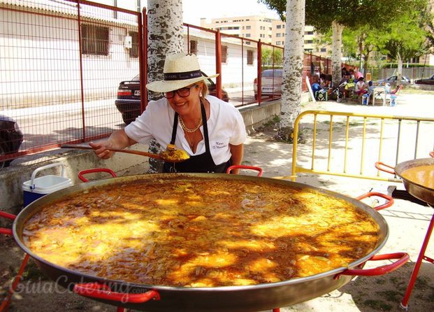 Probando la paella