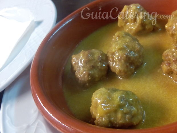 Albondigas en salsa de almendras