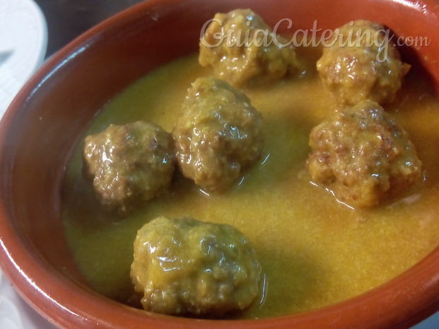 Albondigas en salsa de almendras