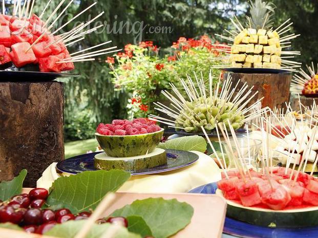 FRUTAS VARIADAS EN BANDEJAS COMO FOTO 