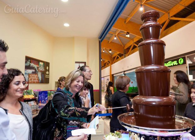 Nuestra fuente de chocolate dando servicio