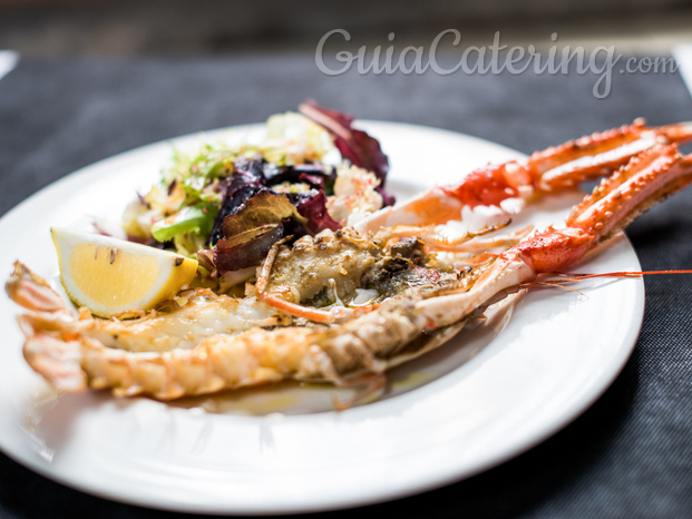 Cigala Max a la plancha acompañada de bouquet de lechugas